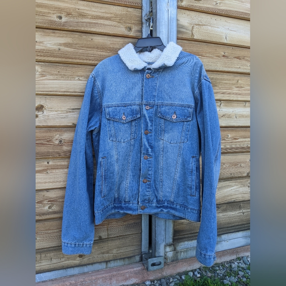 Denim jacket with Sherpa Collar, size XL